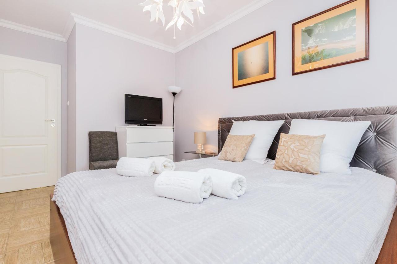 350m To The Piastowska By Renters Prestige Apartment *