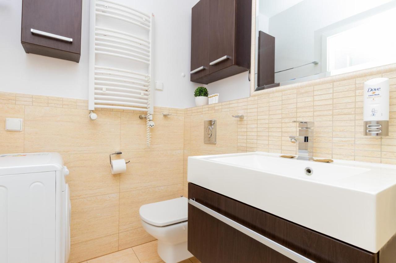 350m To The Piastowska By Renters Prestige Apartment